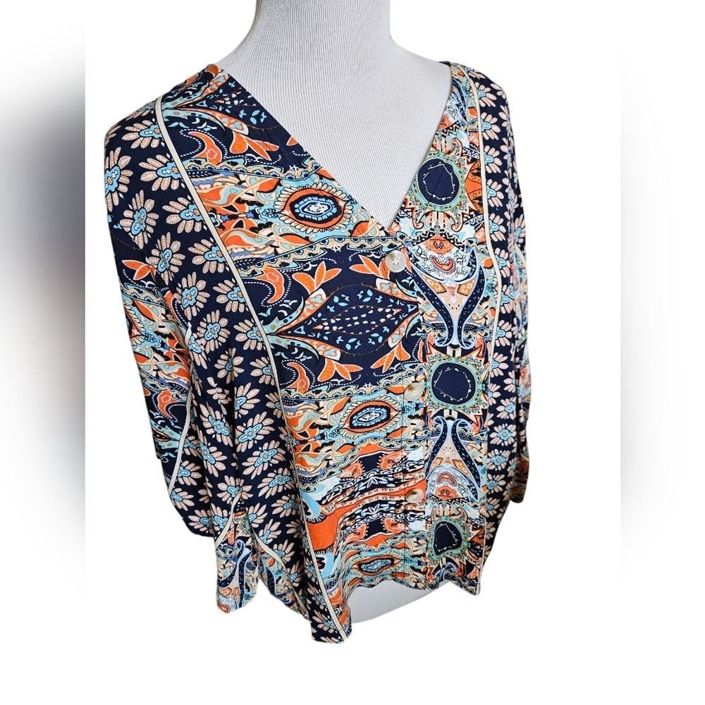 Beautiful bohemian wide sleeve lightweight shirt size XL.